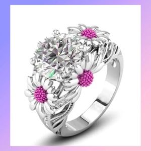 New! Gorgeous Silver Round Cut Daisy Charm Ring!